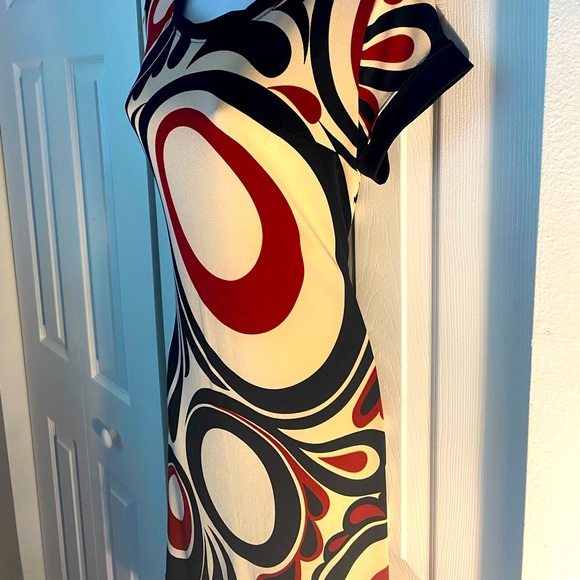 Sleek and flattering dress. Gorgeous colors. Size 8 🖤♥️🖤♥️ - Picture 8 of 10